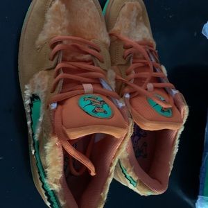 Dunk fuzzy orange size 9.5 used